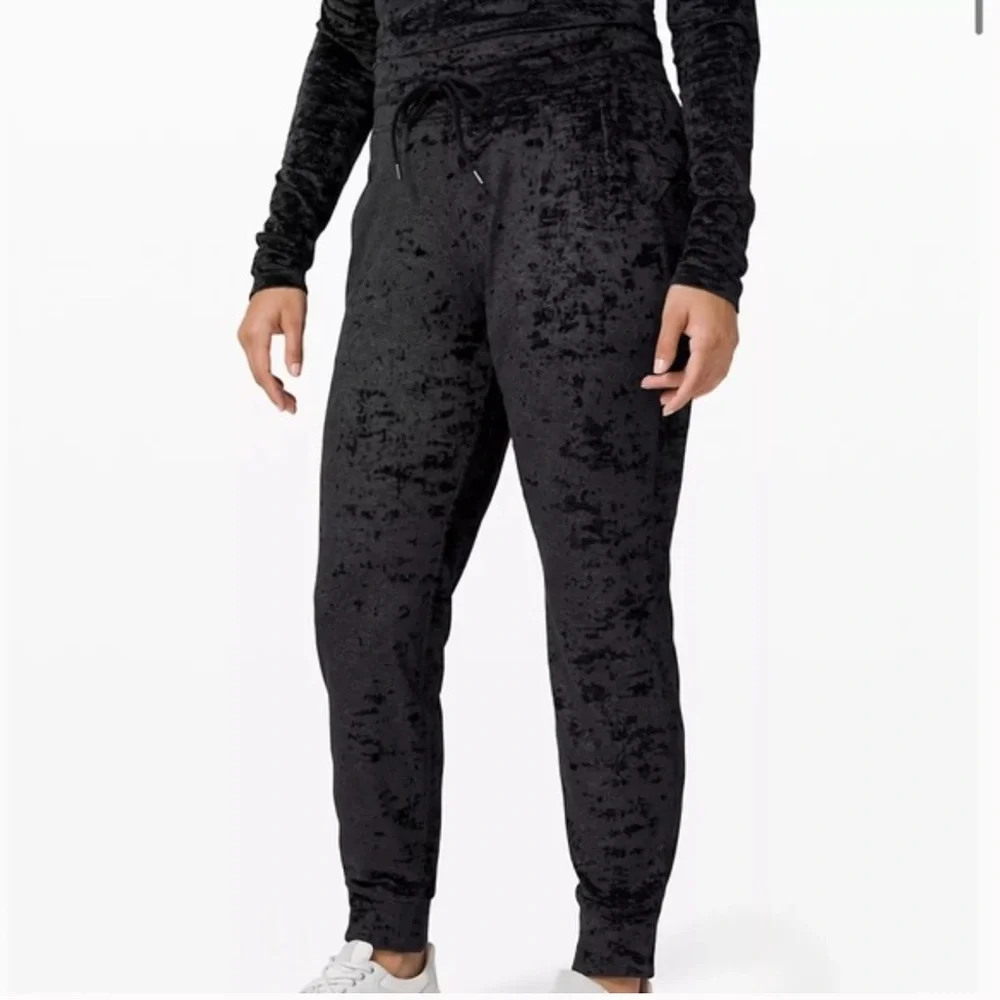Lululemon Ready to Crush jogger - Picture 1 of 8